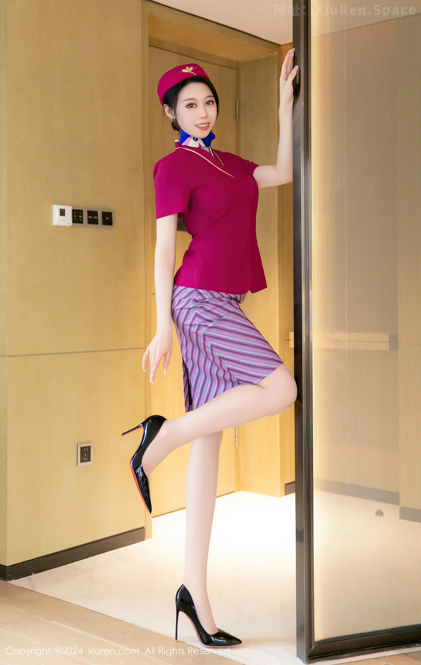 图片[4]-[XiuRen秀人网]VOL.8563 模特清妙性感空姐制服配超薄无内肉丝秀完美身材迷人美腿写真89P-秀人网官方网站